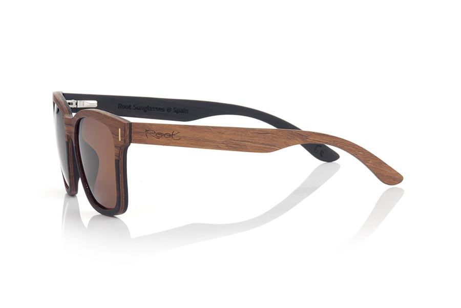 Wood eyewear of ebony URA. The URA sunglasses are manufactured in a combination of two woods, Ebony in the lower part of the frame and inside the temples and Rosewood in the upper part of the frame and outside the temples. It is a simple and elegant, easy to wear model with a very careful finishing that will surprise you with its originality and the combination of woods. Front measure: 145x50mm for Wholesale & Retail | Root Sunglasses® 