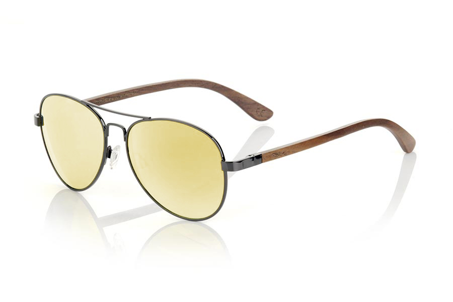 Gafas de Madera Natural de Zebrano MUNCHEN. Las gafas de sol MUNCHEN están fabricadas con la montura metálica negra y las varillas en madera de Zebrano natural. Un modelo clásico estilo Aviator combinadas de serie con varias lentes para que se adapten a tu estilo personal. Te encantará la combinación en madera de zebra. Medida frontal: 150x50mm Venta al Por Mayor y Detalle | Root Sunglasses® 