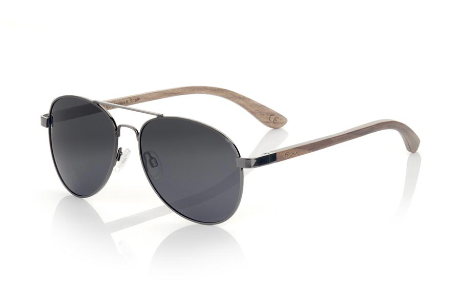 Wood eyewear of Zebrano MUNCHEN. MUNCHENsunglasses are made of black metal frame and natural Zebrano wood temples. A classic Aviator style model combined with several lenses to adapt to your personal style. You will love the combination in zebra wood. Front measurement: 150x50mm for Wholesale & Retail | Root Sunglasses® 
