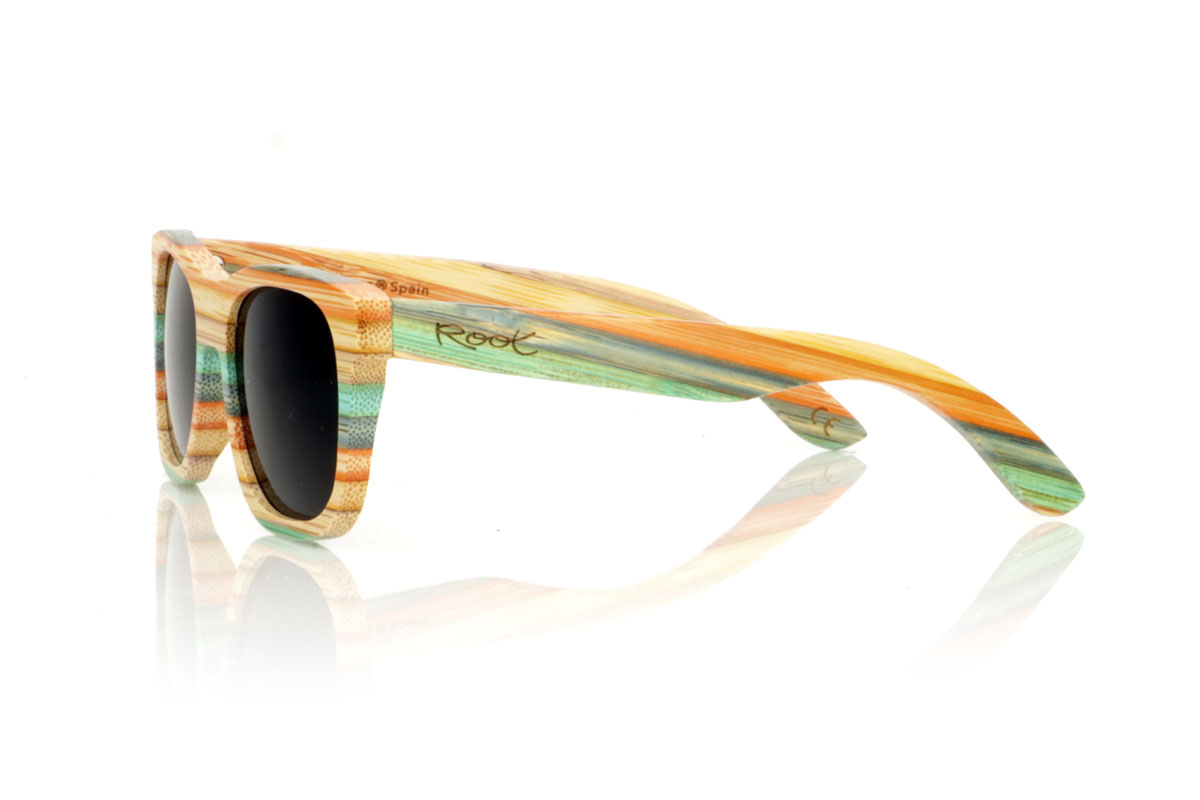 Wood eyewear of Bamboo KASHBAH. KASHBAH sunglasses, with a classic design and a slightly smaller size than the standard, make the difference in our bamboo collection. These glasses are made of vertically laminated bamboo wood, creating a pattern of soft colors that capture the light and the gaze of whoever sees them. The colorful result is not only visually attractive, but also adds a touch of originality and freshness to your style. With measurements of 143x46 and a caliber of 52, the KASHBAH are perfect for those looking for comfortable, light glasses with a unique touch that will not go unnoticed. for Wholesale & Retail | Root Sunglasses® 