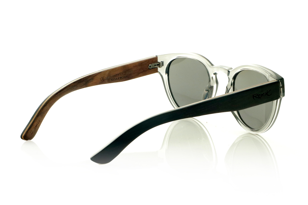 Wood eyewear of Walnut JOSS. JOSS Sunglasses with dark walnut wood temples on the outside and a light walnut interior finish interspersed with a natural maple veneer. The translucent gray PC front adds a modern and versatile touch to this lightweight, shapely model, ideal for smaller faces. Polarized lenses with UV protection ensure visual comfort and sun protection. Measurements: 139 x 50 mm. Caliber 47. for Wholesale & Retail | Root Sunglasses® 