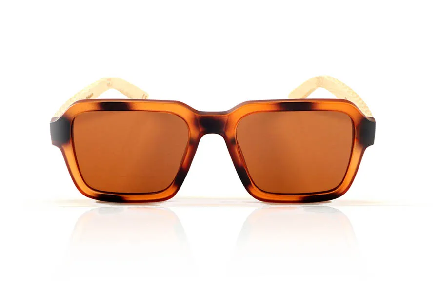 Wood eyewear of Bamboo DANA. DANA Sunglasses with solid bamboo temples and a matte Havana acetate front with matching lenses. A model with striking square shapes and a retro personality, ideal for those looking for a distinctive pair of wooden sunglasses with a distinctive character. Lightweight, durable, and with flat polarized lenses with UV protection for comfortable and safe vision. Measurements: 146 x 49 mm. Caliber 53. for Wholesale & Retail | Root Sunglasses® 