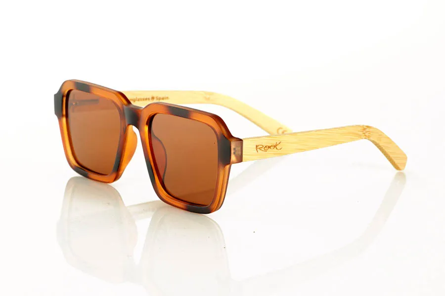 Wood eyewear of Bamboo DANA. DANA Sunglasses with solid bamboo temples and a matte Havana acetate front with matching lenses. A model with striking square shapes and a retro personality, ideal for those looking for a distinctive pair of wooden sunglasses with a distinctive character. Lightweight, durable, and with flat polarized lenses with UV protection for comfortable and safe vision. Measurements: 146 x 49 mm. Caliber 53. for Wholesale & Retail | Root Sunglasses® 