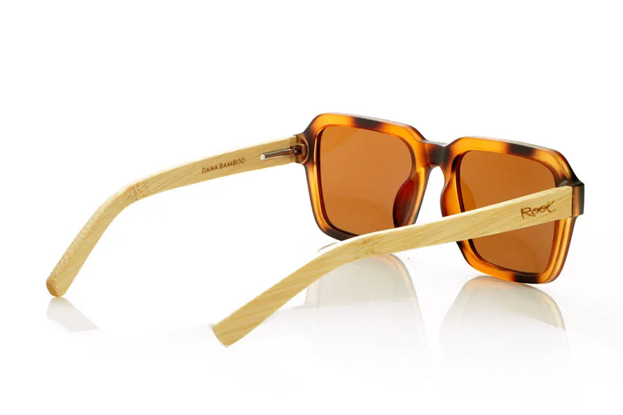 Wood eyewear of Bamboo DANA. DANA Sunglasses with solid bamboo temples and a matte Havana acetate front with matching lenses. A model with striking square shapes and a retro personality, ideal for those looking for a distinctive pair of wooden sunglasses with a distinctive character. Lightweight, durable, and with flat polarized lenses with UV protection for comfortable and safe vision. Measurements: 146 x 49 mm. Caliber 53. for Wholesale & Retail | Root Sunglasses® 