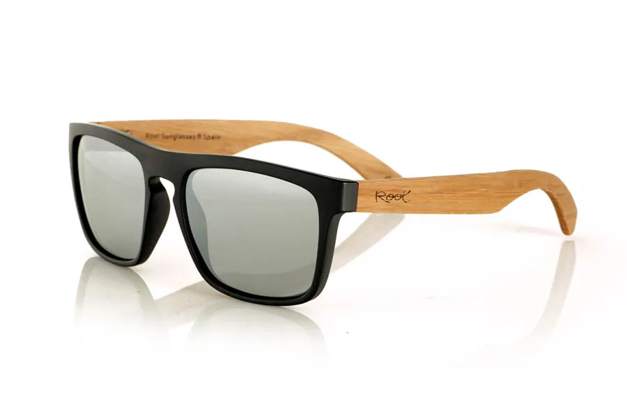 Wood eyewear of Oak JOHN. JOHN Sunglasses with solid oak wood temples and a matte black front, featuring straight lines and a timeless design. A versatile and comfortable model, ideal for those seeking a pared-down look with natural details. Equipped with polarized lenses and UV protection. Measurements: 145 x 49 mm. Caliber 56. for Wholesale & Retail | Root Sunglasses® 