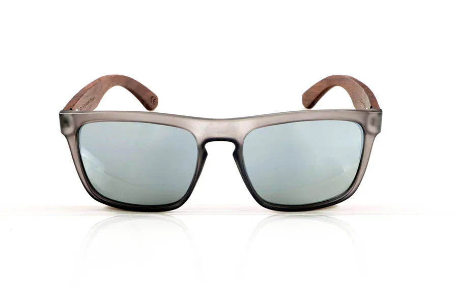 Wood eyewear of Walnut LIDIAN. LIDIAN sunglasses with solid walnut wood temples and a matte transparent gray front. Their contemporary design combines clean lines with natural materials for a balanced and versatile style. Equipped with polarized lenses with UV protection, they offer everyday comfort and protection. Measurements: 145 x 49 mm. Caliber 56. for Wholesale & Retail | Root Sunglasses® 