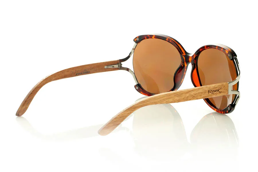 Wood eyewear of Zebrano ANNA ST. ANNA Sunglasses with solid zebrawood temples and an oversized brown tortoiseshell front paired with glossy metallic details. A bold and sophisticated design that fuses natural and urban materials with a very feminine feel. Polarized lenses with UV protection. Measurements: 145 x 62 mm. Caliber 60. for Wholesale & Retail | Root Sunglasses® 