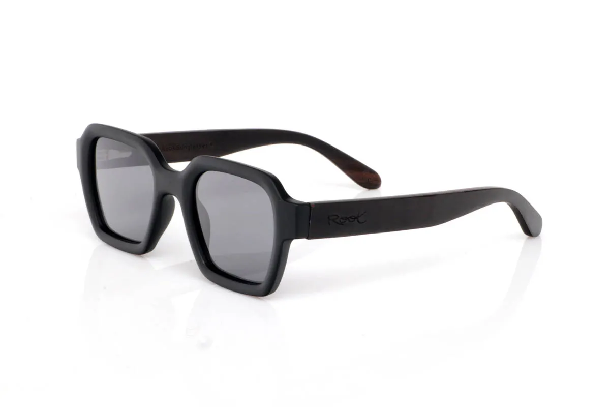 Wood eyewear of mpingo TRIMED. The TRIMED BLACK WOOD go for a more solid design, with a defined front and straight lines that add presence without losing balance. A soft square shape that structures the face and conveys character from the very first moment.

The Mpingo wood temples reinforce that natural feel, with visible grain and a finish that brings warmth against the stronger front. They are comfortable, stable and with a clear personality, made for those looking for something with more presence, without excess. You put them on and they define you.

Full UV protection.

Size: 142x49
Lens width: 48
 for Wholesale & Retail | Root Sunglasses® 