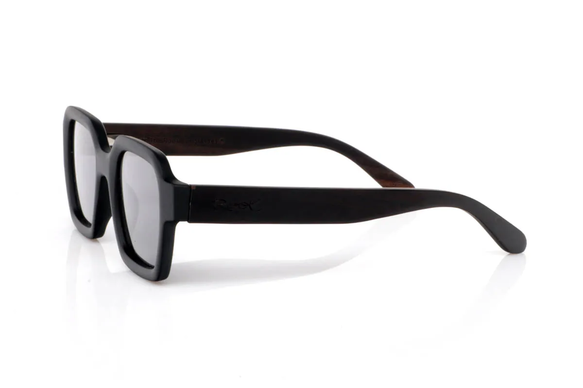 Wood eyewear of mpingo TRIMED. The TRIMED BLACK WOOD go for a more solid design, with a defined front and straight lines that add presence without losing balance. A soft square shape that structures the face and conveys character from the very first moment.

The Mpingo wood temples reinforce that natural feel, with visible grain and a finish that brings warmth against the stronger front. They are comfortable, stable and with a clear personality, made for those looking for something with more presence, without excess. You put them on and they define you.

Full UV protection.

Size: 142x49
Lens width: 48
 for Wholesale & Retail | Root Sunglasses® 