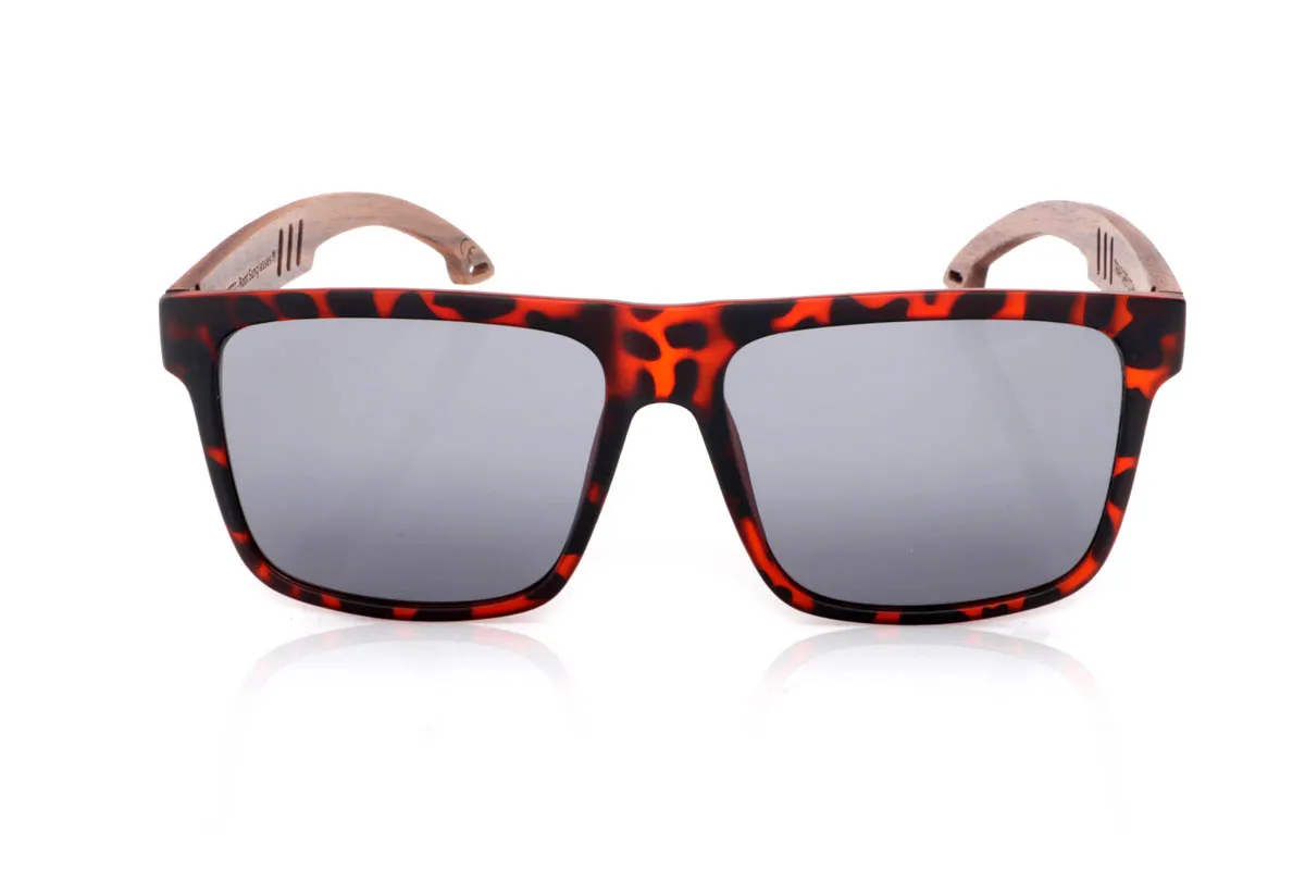 Wood eyewear of Walnut TRAP. The TRAP wooden sunglasses go for a square shape with character, featuring clean lines and balanced presence. A straightforward design, easy to wear, with a solid feel you notice from the very first moment.

The walnut wood temples bring warmth and authenticity, with visible grain and a natural touch that contrasts with the more defined front. They are comfortable, stable and full of character without effort. The kind of sunglasses that fit you without even trying.

Full UV protection.

Size: 142x50
Lens width: 54
 for Wholesale & Retail | Root Sunglasses® 