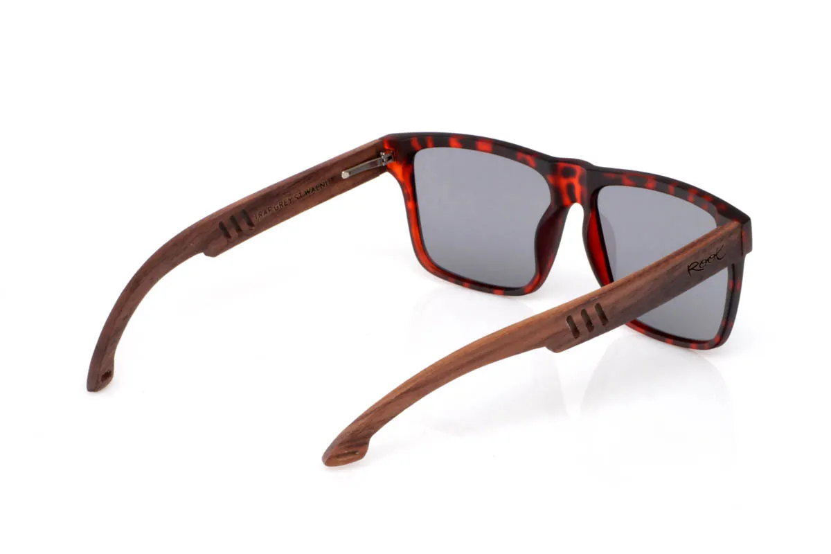 Wood eyewear of Walnut TRAP. The TRAP wooden sunglasses go for a square shape with character, featuring clean lines and balanced presence. A straightforward design, easy to wear, with a solid feel you notice from the very first moment.

The walnut wood temples bring warmth and authenticity, with visible grain and a natural touch that contrasts with the more defined front. They are comfortable, stable and full of character without effort. The kind of sunglasses that fit you without even trying.

Full UV protection.

Size: 142x50
Lens width: 54
 for Wholesale & Retail | Root Sunglasses® 